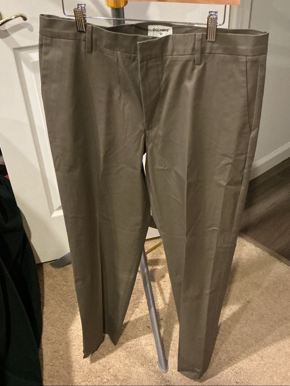 Dockers Men's Chinos in Olive Green